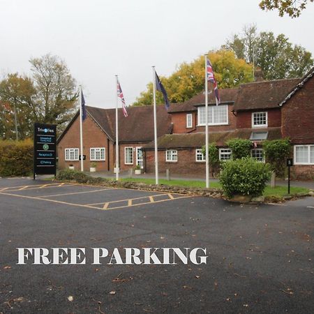 Trivelles Waterhall Country Gatwick Hotel & Airport Parking Crawley  Exterior photo