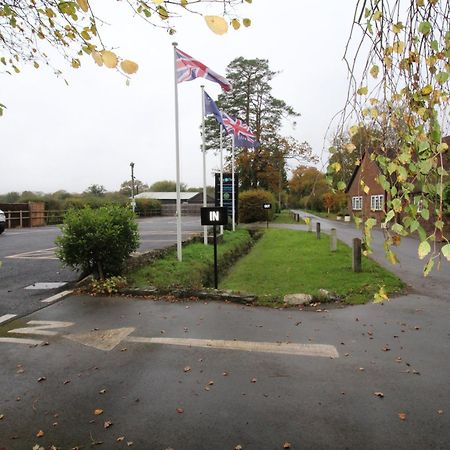 Trivelles Waterhall Country Gatwick Hotel & Airport Parking Crawley  Exterior photo