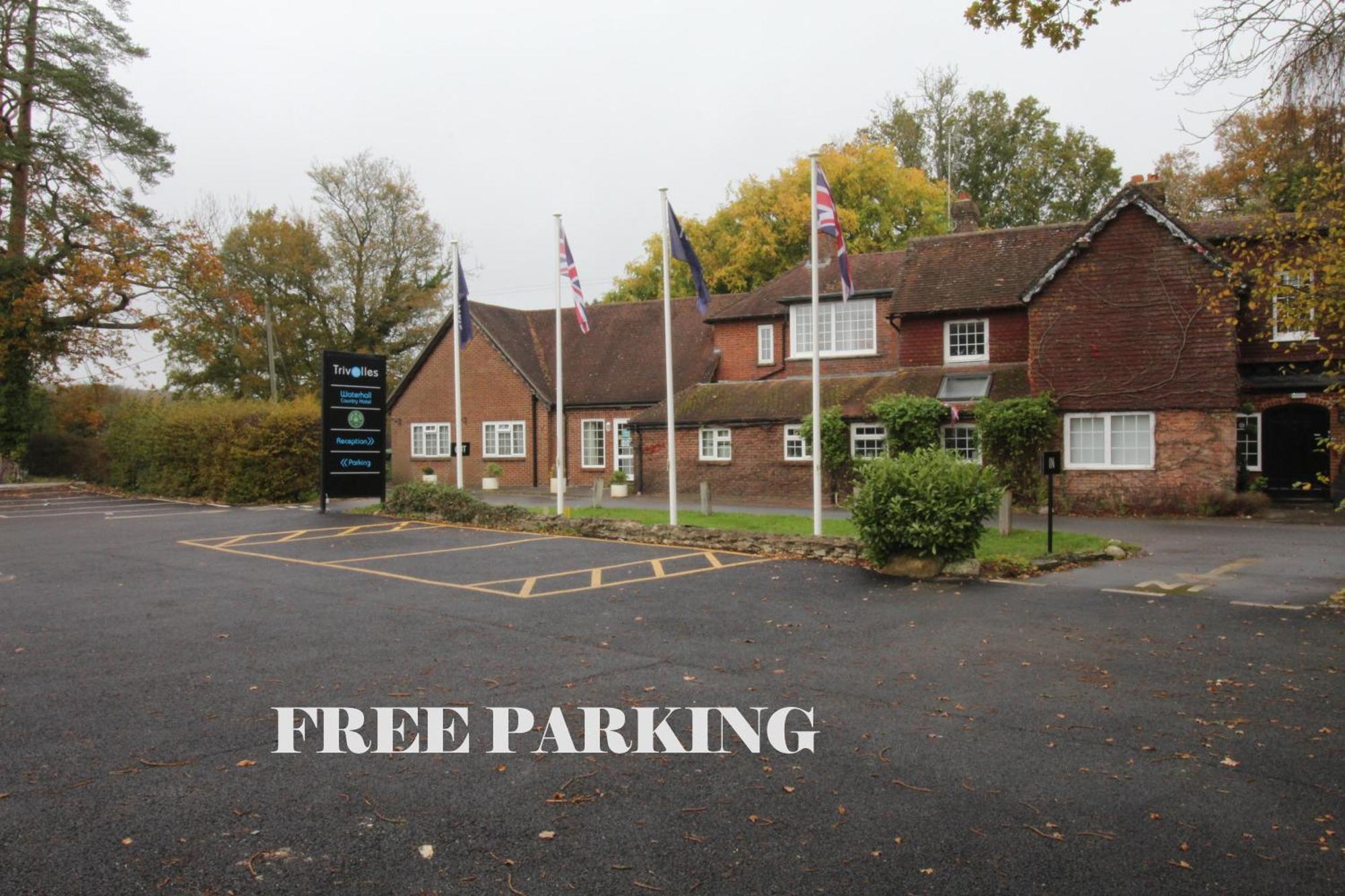 Trivelles Waterhall Country Gatwick Hotel & Airport Parking Crawley  Exterior photo