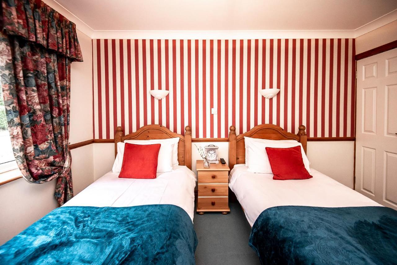 Trivelles Waterhall Country Gatwick Hotel & Airport Parking Crawley  Exterior photo