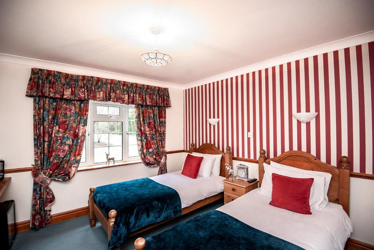 Trivelles Waterhall Country Gatwick Hotel & Airport Parking Crawley  Exterior photo