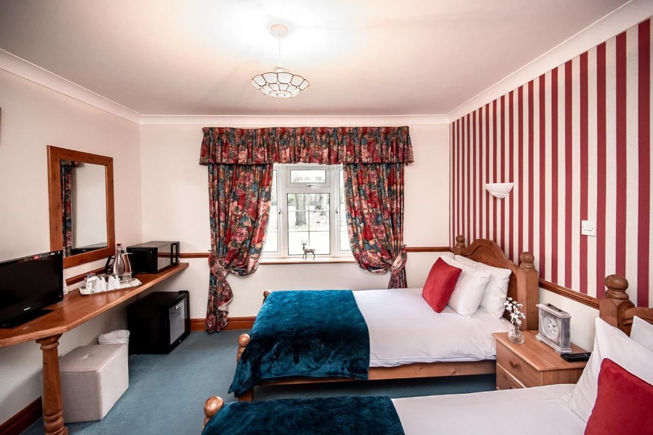 Trivelles Waterhall Country Gatwick Hotel & Airport Parking Crawley  Exterior photo