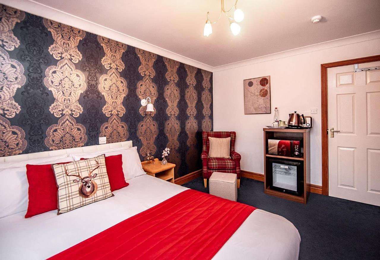 Trivelles Waterhall Country Gatwick Hotel & Airport Parking Crawley  Exterior photo