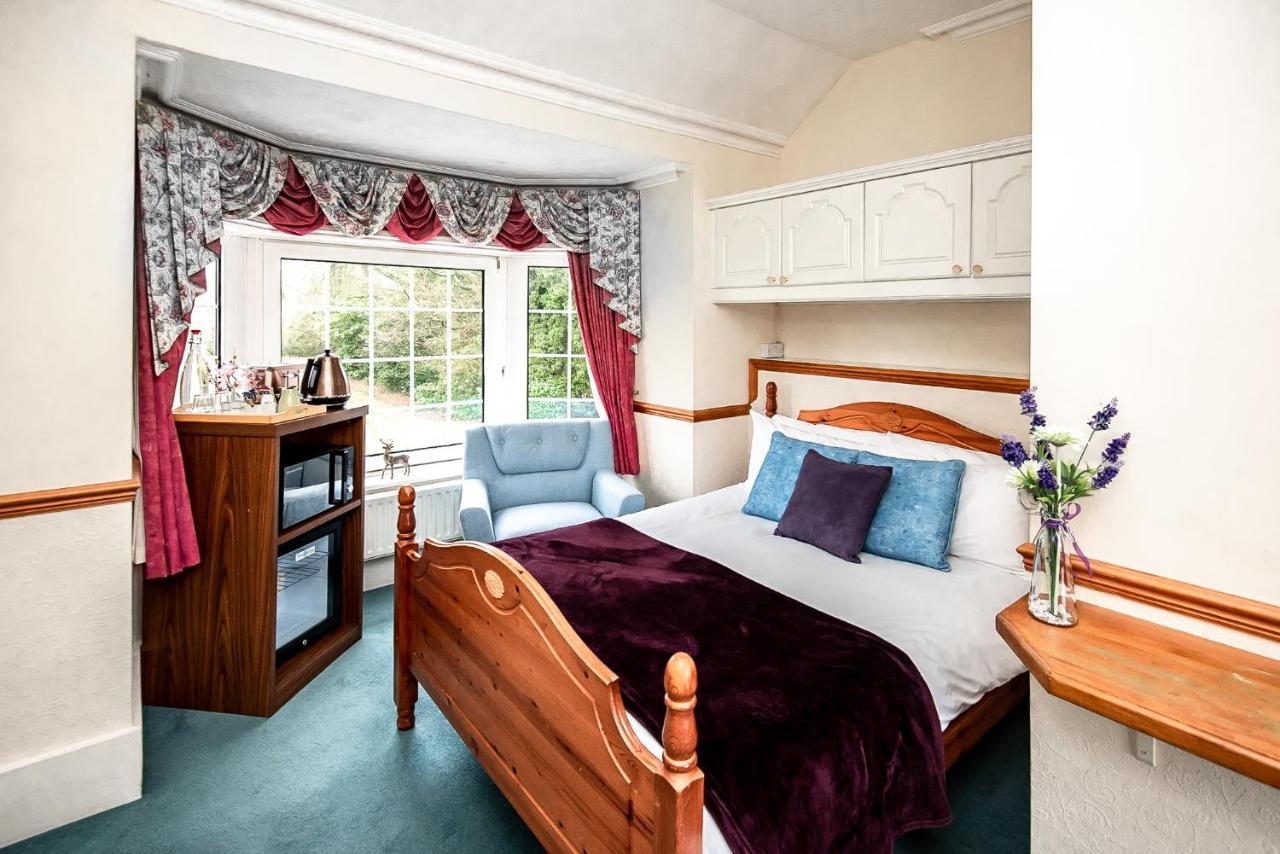 Trivelles Waterhall Country Gatwick Hotel & Airport Parking Crawley  Exterior photo