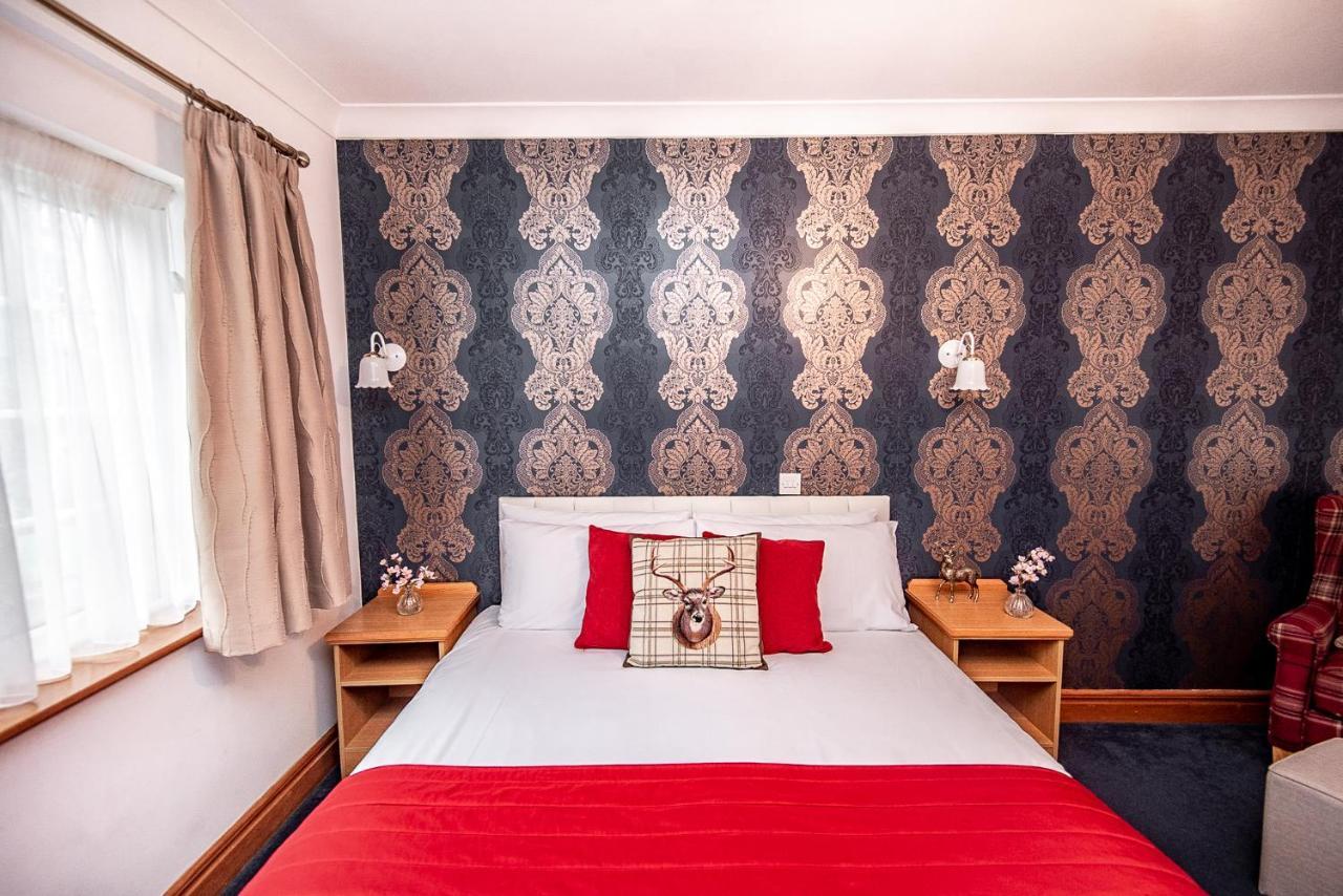 Trivelles Waterhall Country Gatwick Hotel & Airport Parking Crawley  Exterior photo
