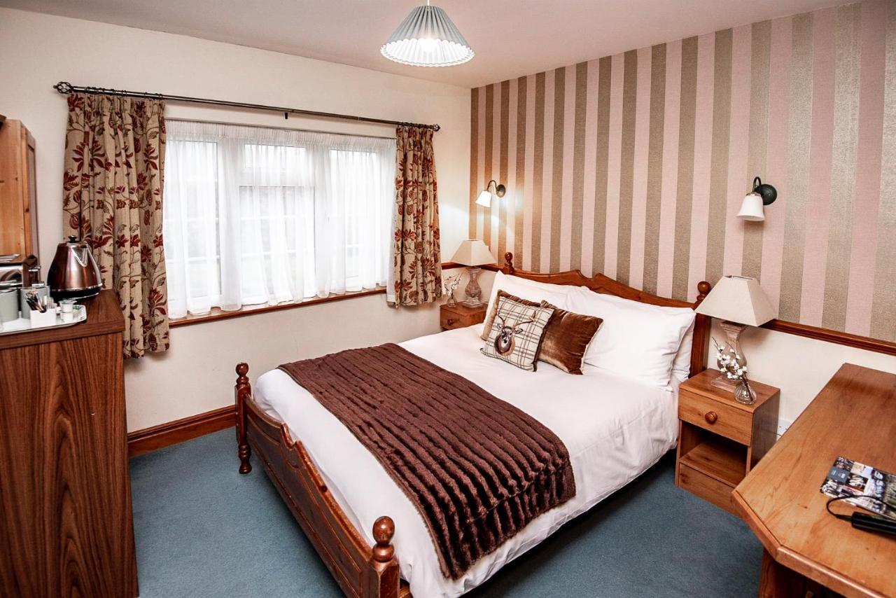 Trivelles Waterhall Country Gatwick Hotel & Airport Parking Crawley  Exterior photo